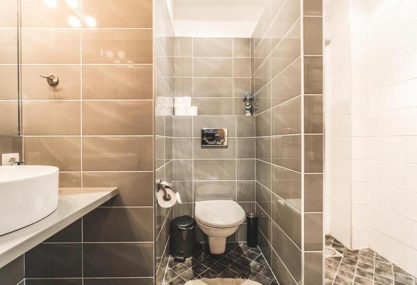 استودیوی استاندارد, Prieka Pietura