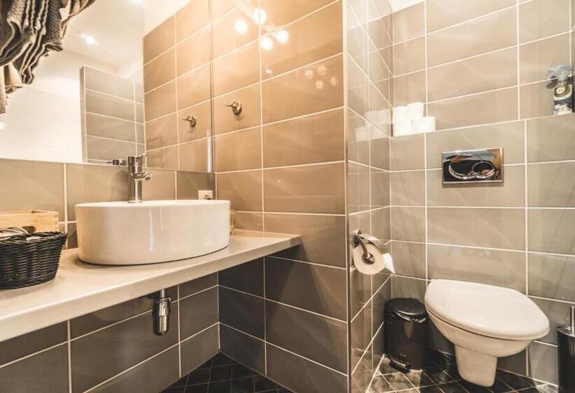 استودیوی استاندارد, Prieka Pietura