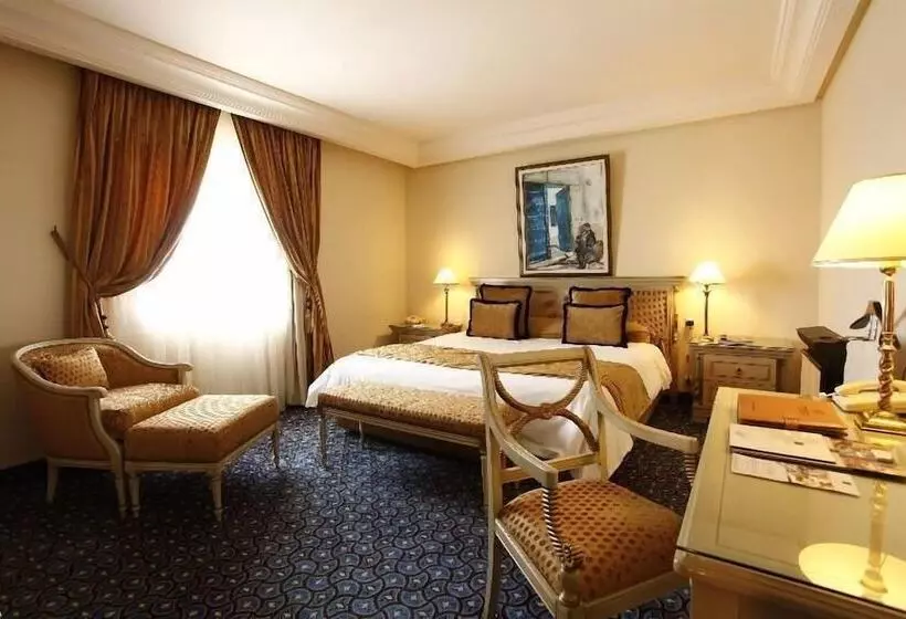 ジュニアスイート, Regency Tunis