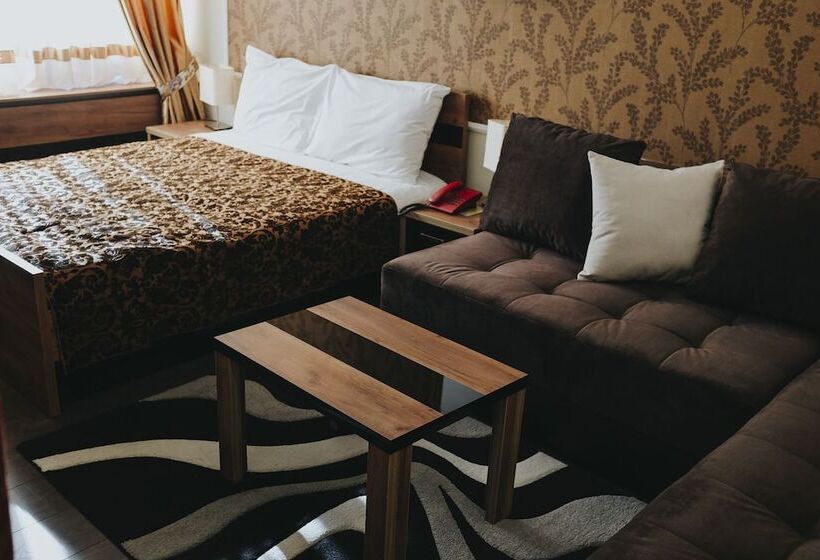 اتاق استاندارد سه نفره, Sumski Feneri