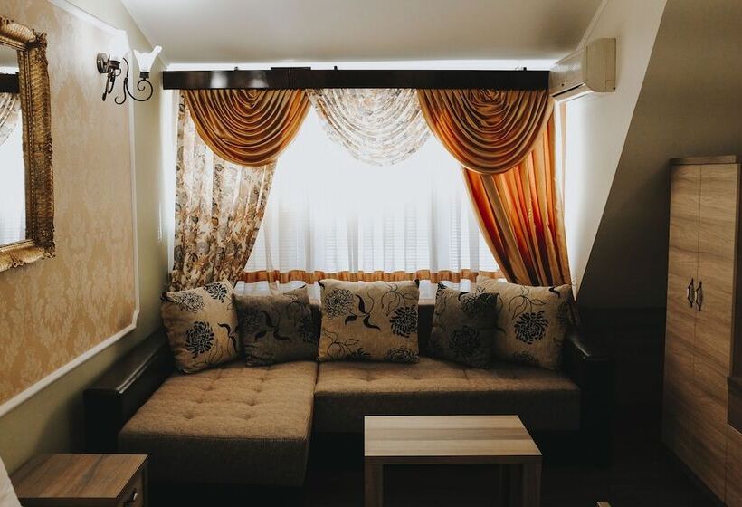 اتاق استاندارد سه نفره, Sumski Feneri