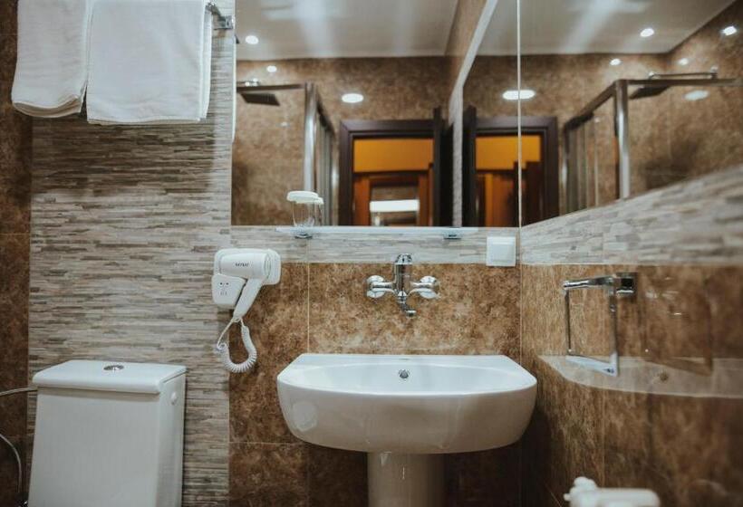 اتاق اکونومی, Sumski Feneri