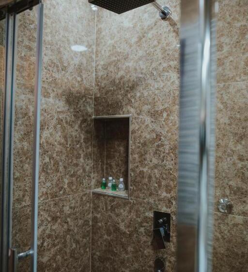 اتاق اکونومی, Sumski Feneri