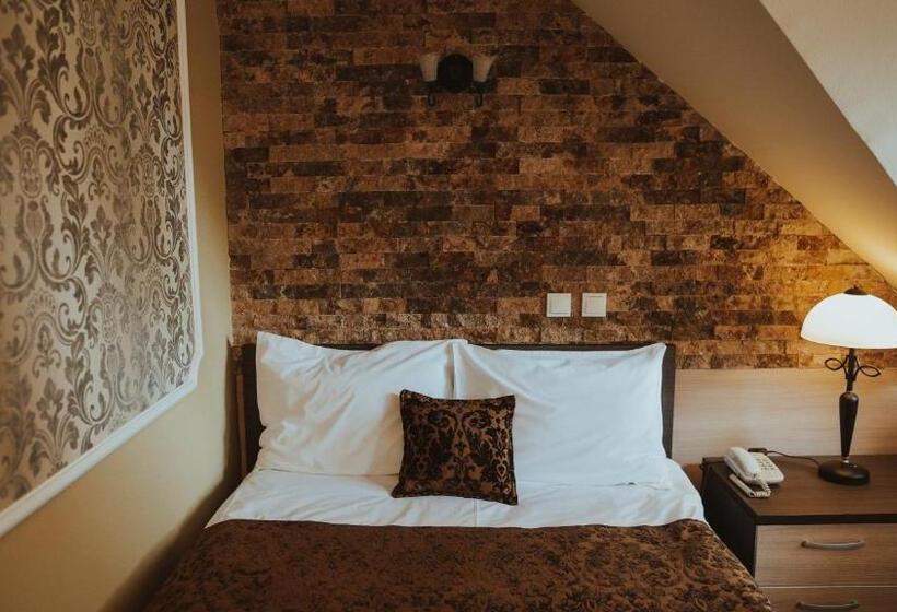 اتاق اکونومی, Sumski Feneri