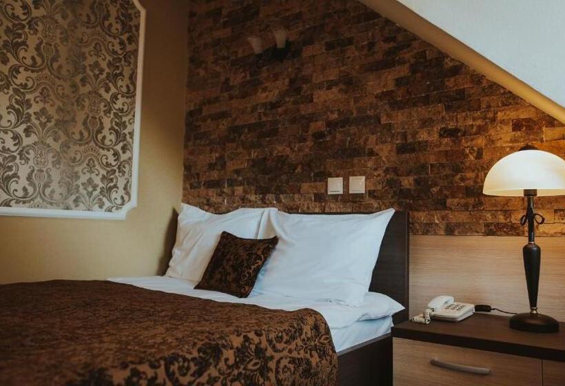 اتاق اکونومی, Sumski Feneri