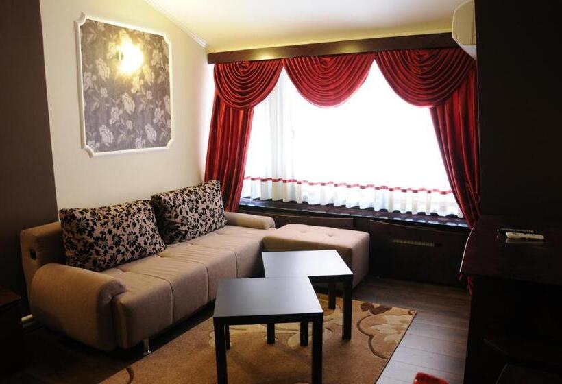 اتاق استاندارد سه نفره, Sumski Feneri