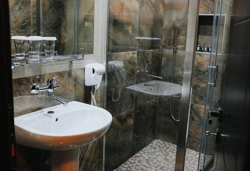 اتاق استاندارد سه نفره, Sumski Feneri