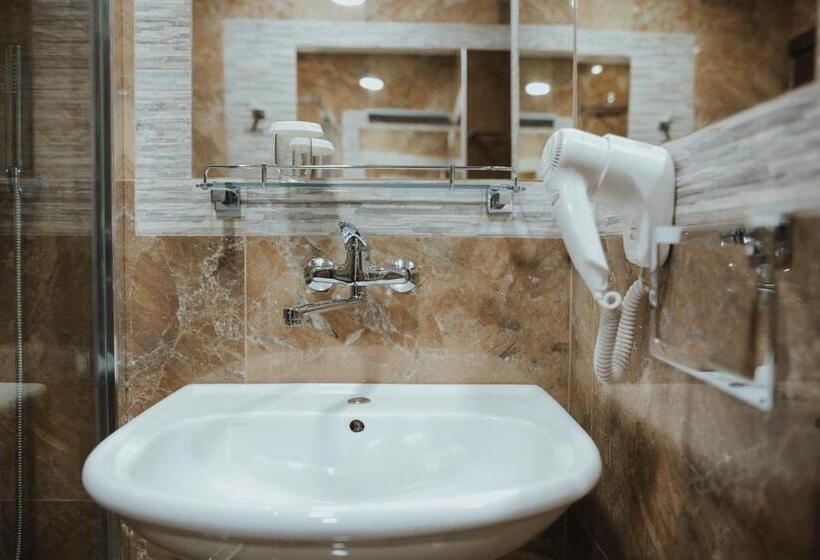 سوییت لوکس, Sumski Feneri