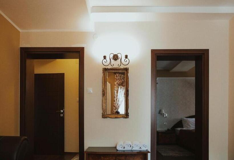 سوییت لوکس, Sumski Feneri