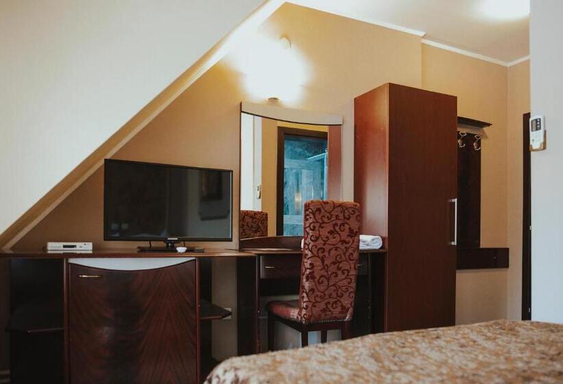 اتاق اکونومی, Sumski Feneri