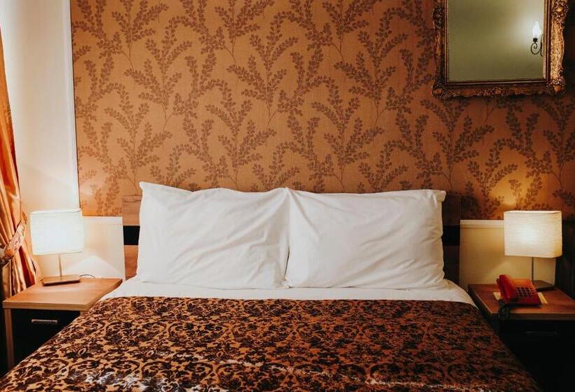 اتاق استاندارد سه نفره, Sumski Feneri