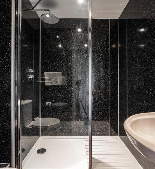 패밀리 룸, The Sun