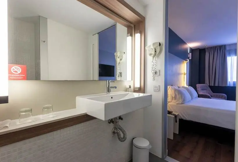 اتاق استاندارد, Travelodge Málaga Airport