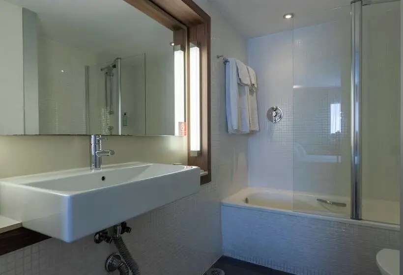 اتاق استاندارد, Travelodge Málaga Airport