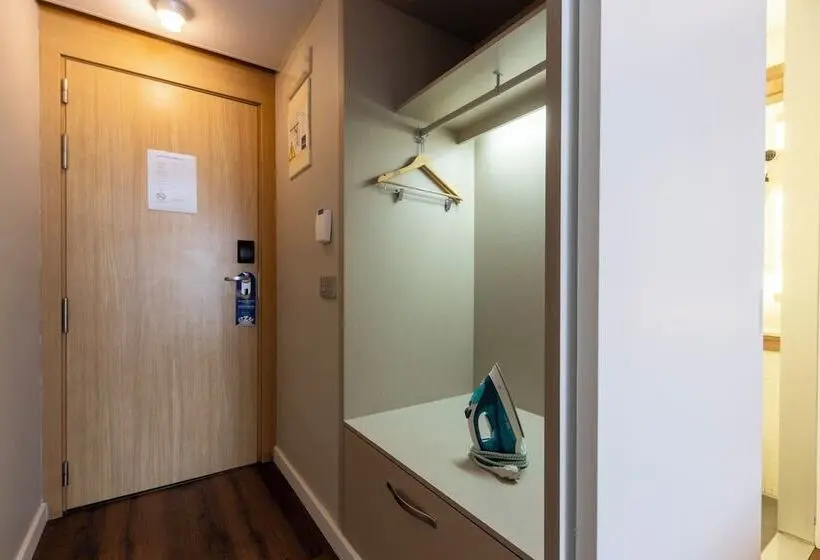 اتاق استاندارد, Travelodge Málaga Airport