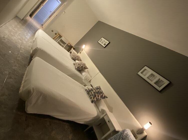 غرفة قياسية ثلاثية, Villasegura