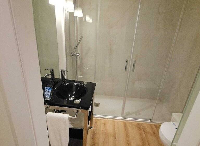 غرفة قياسية ثلاثية, Villasegura