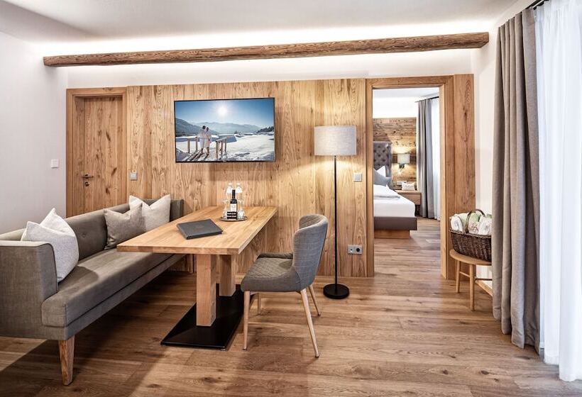Люкс с Балконом, Naturhotel Edelweiss Wagrain