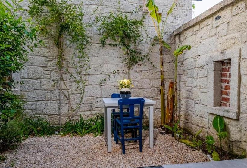 اتاق لوکس, Avlu Alaçatı Boutique