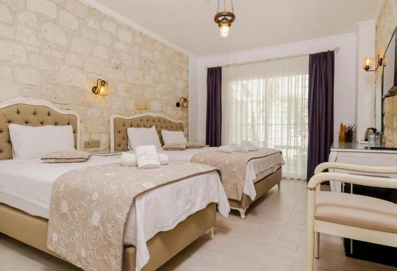 اتاق لوکس سه تخته, Avlu Alaçatı Boutique