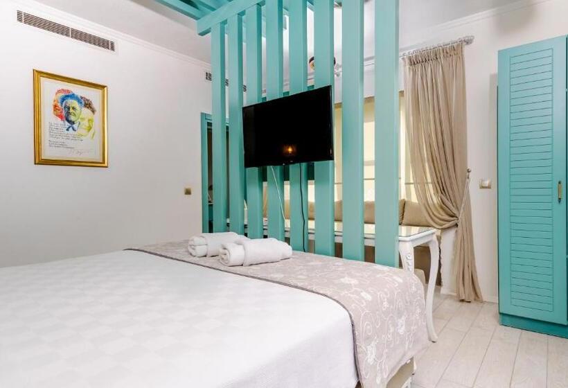 اتاق اجرایی سه نفره, Avlu Alaçatı Boutique