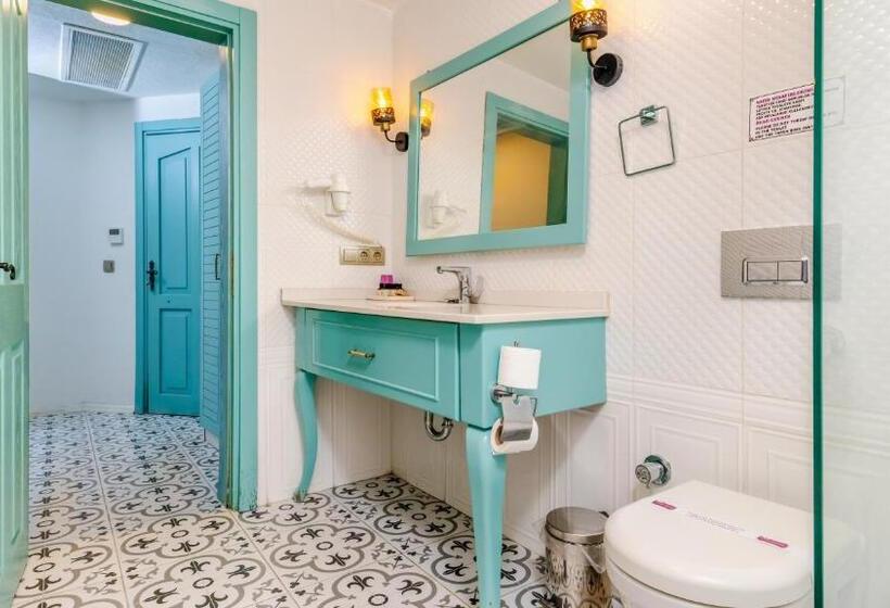 Economy Triple Room, Avlu Alaçatı Boutique