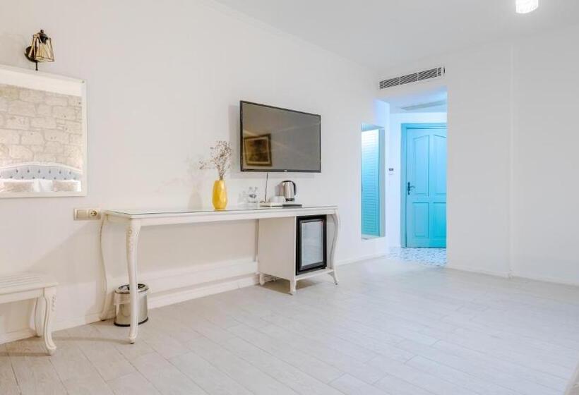 Economy Triple Room, Avlu Alaçatı Boutique