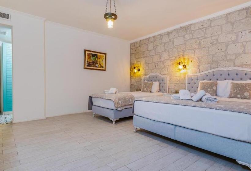 Economy Triple Room, Avlu Alaçatı Boutique