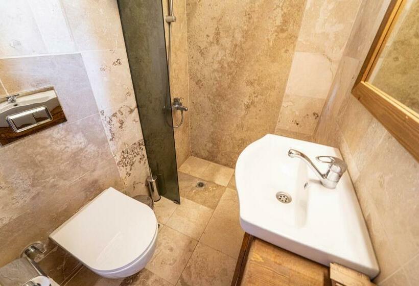 اتاق لوکس, Alice In Cappadocia