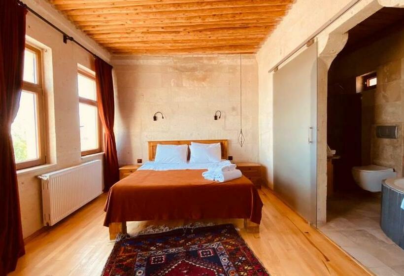 سوییت جونیور, Alice In Cappadocia