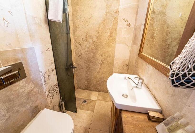 اتاق لوکس, Alice In Cappadocia