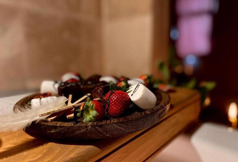 سوییت جونیور, Alice In Cappadocia