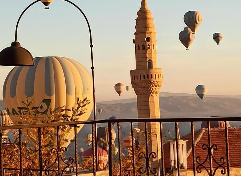 سوییت جونیور, Alice In Cappadocia