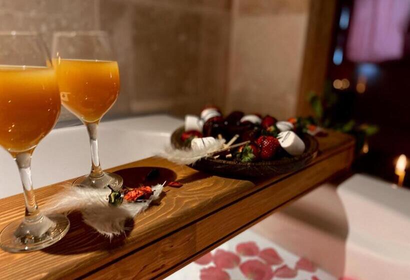 سوییت جونیور, Alice In Cappadocia