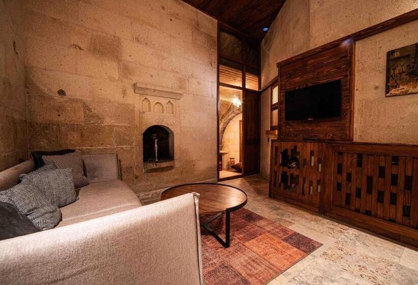 سوییت, Alice In Cappadocia