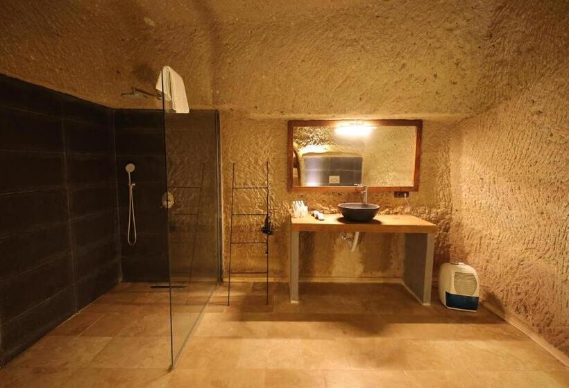 스위트 킹사이즈 침대, Alice In Cappadocia