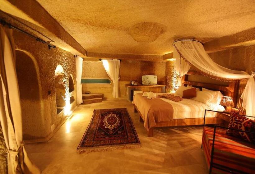 سوئیت با تخت بزرگ, Alice In Cappadocia