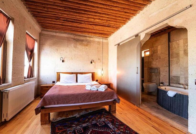 سوییت جونیور, Alice In Cappadocia