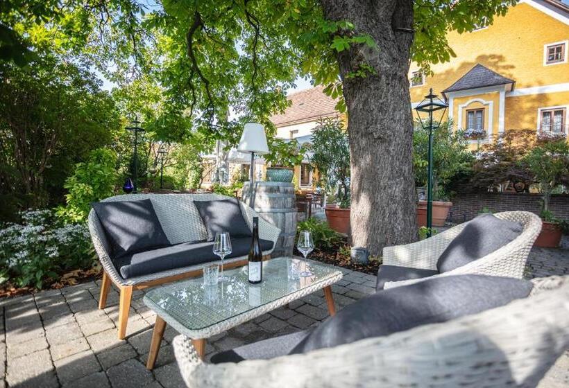 סוויטה, Donauwirt   Hotel Garni