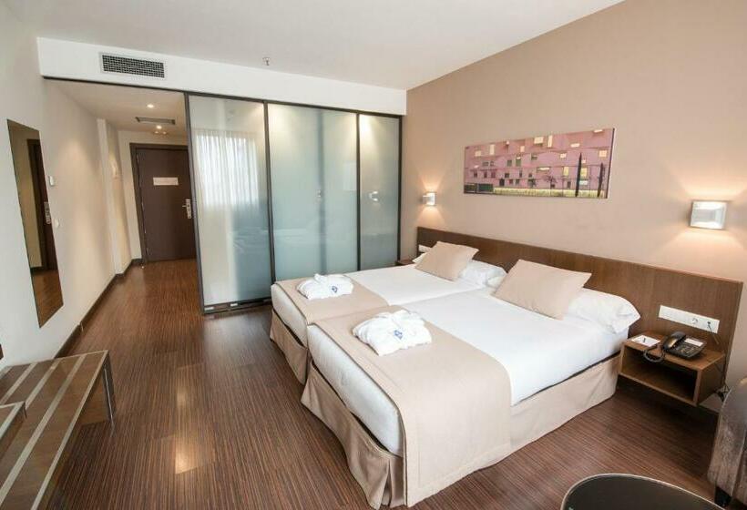 חדר סטנדרט מותאם לאדם עם מוגבלויות, Arva Abad San Antonio