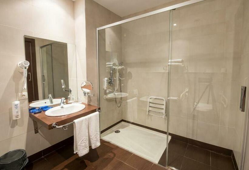 חדר סטנדרט מותאם לאדם עם מוגבלויות, Arva Abad San Antonio