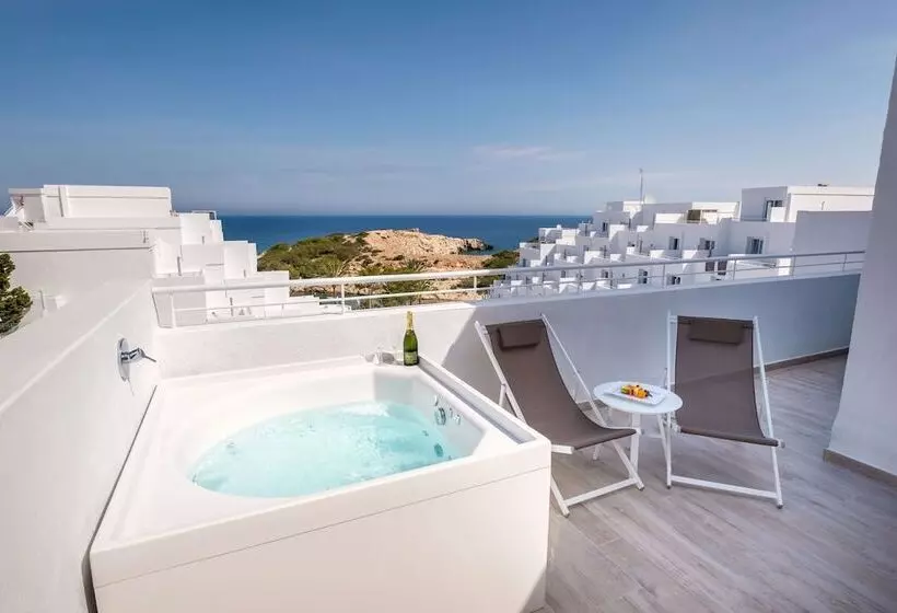 سوییت جونیور با چشمانداز دریا, Barceló Portinatx Adults Only