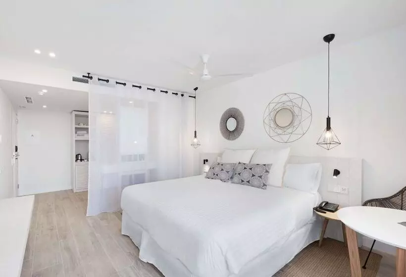 اتاق سوپریور با چشمانداز دریا, Barceló Portinatx Adults Only