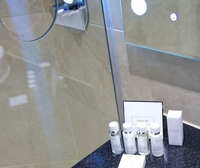 اتاق کلاب, Bermondsey Square Hotel   A Bespoke