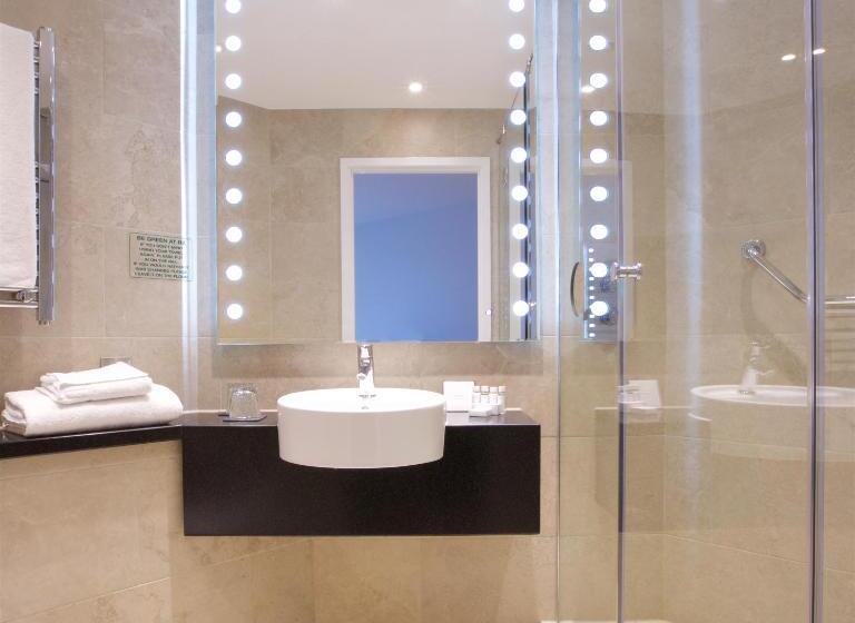 Номер Стандарт с Террасой, Bermondsey Square Hotel   A Bespoke