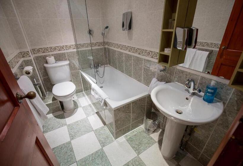 スタンダードトリプルルーム, Harefield Manor