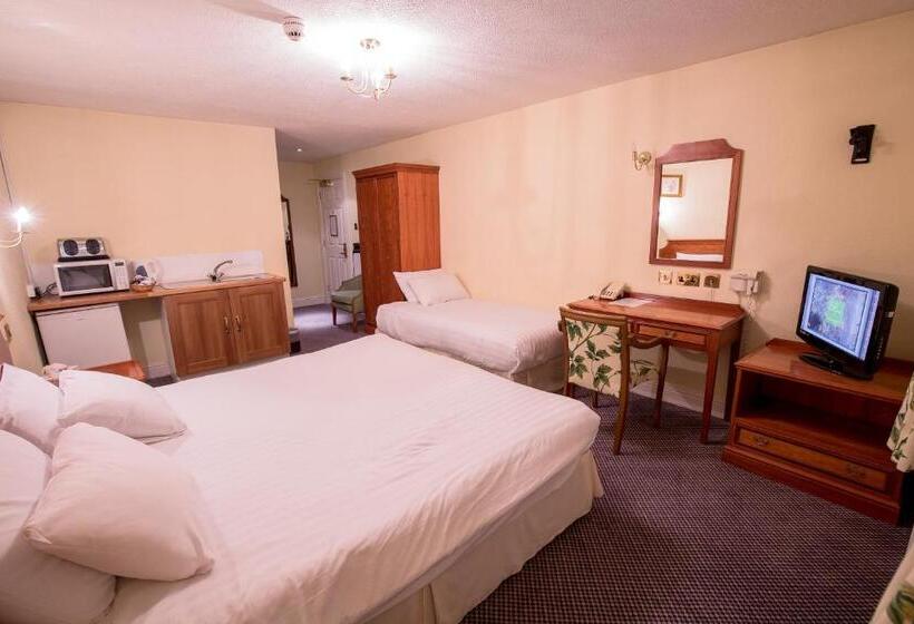 スタンダードトリプルルーム, Harefield Manor