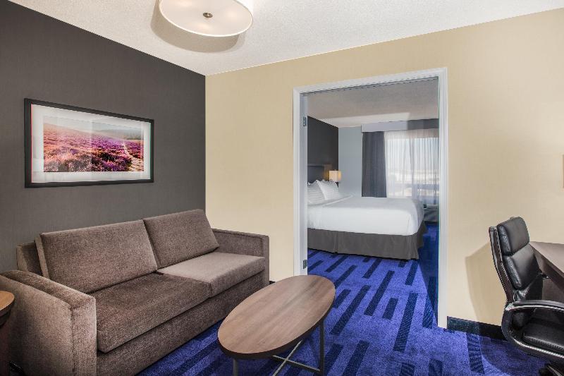 キングサイズベッドのスイートルーム, Holiday Inn & Suites Grande Prairie, An Ihg