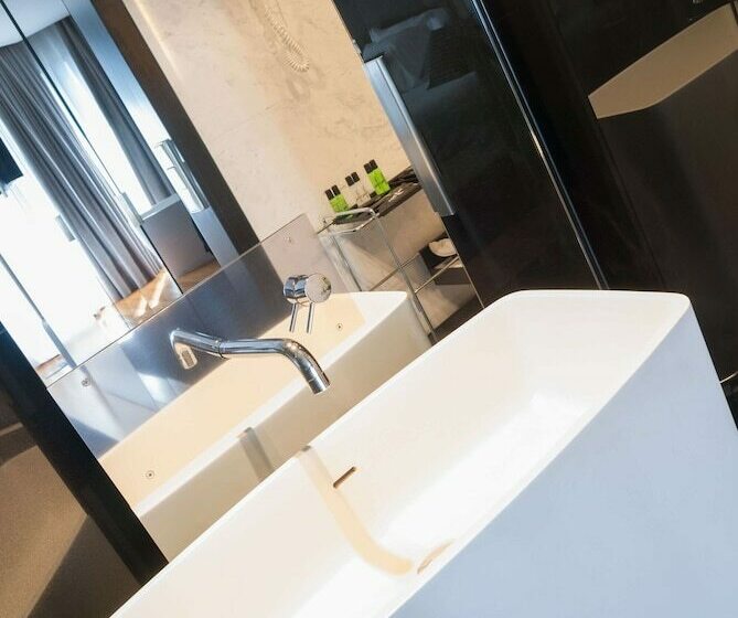 이그제큐티브 스위트, Inffinit