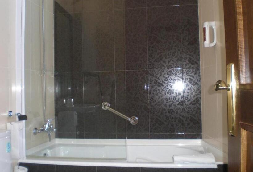 غرفة قياسية ثلاثية, La Casona De Lazúrtegui